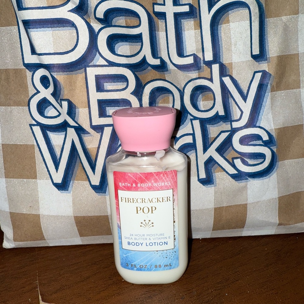 Bath & Body Works Pink and White Moisturizer
